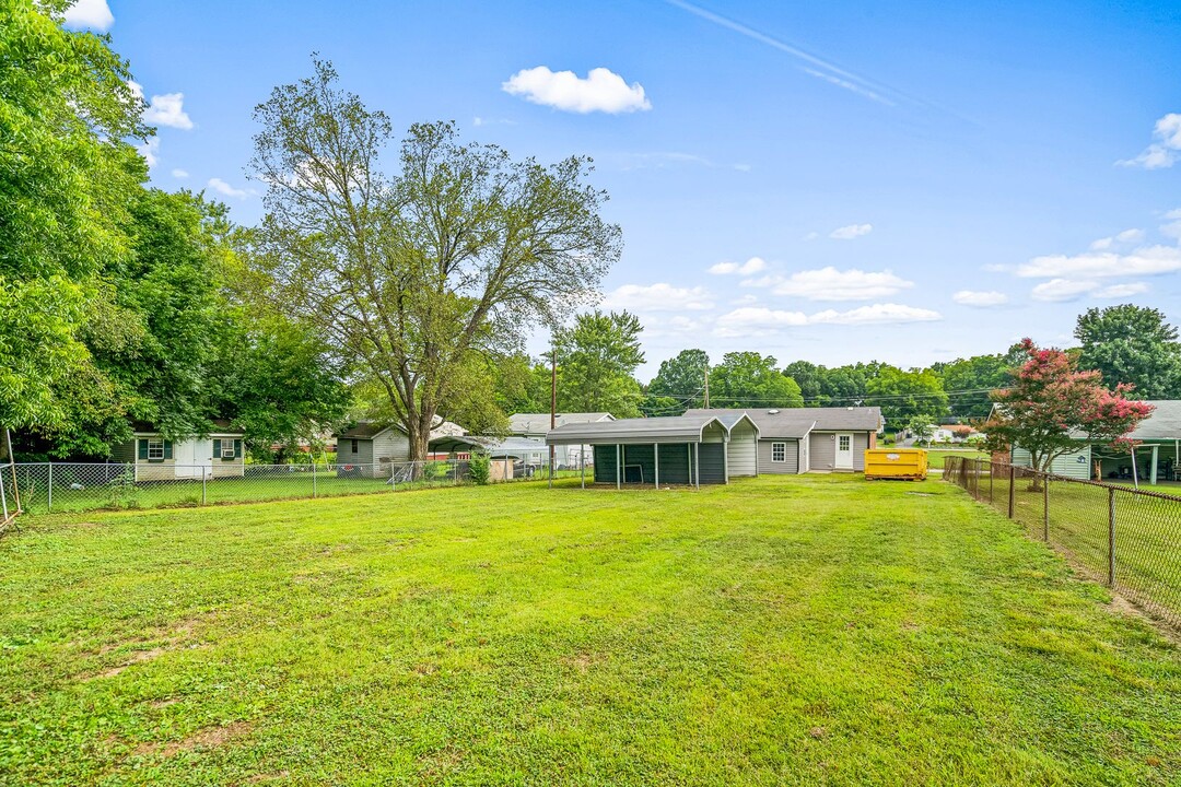 1020 Walnut St in Burlington, NC - Building Photo