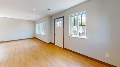 1215 SE 8th St in Minneapolis, MN - Building Photo - Building Photo