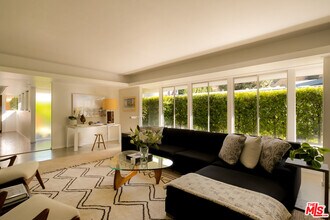 2246 Chelan Pl in Los Angeles, CA - Building Photo - Building Photo