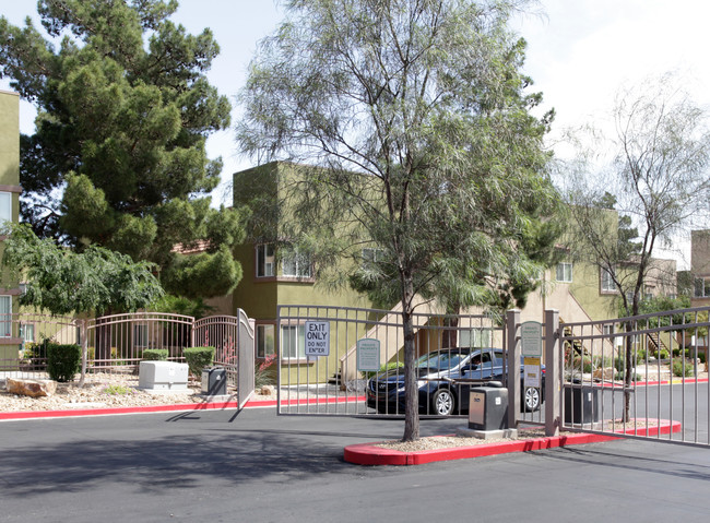 Avila Park Condominiums in Las Vegas, NV - Foto de edificio - Building Photo