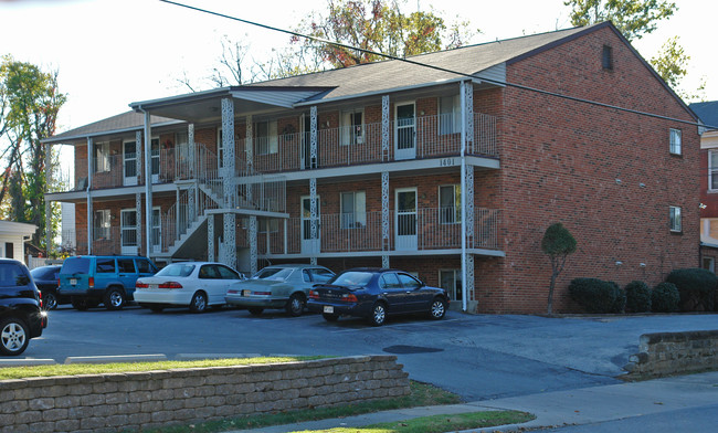 Briskwood Apartments in Roanoke, VA - Foto de edificio - Building Photo
