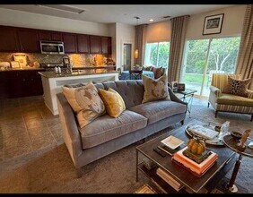 1122 Oro Ridge in Palm Springs, CA - Building Photo - Building Photo
