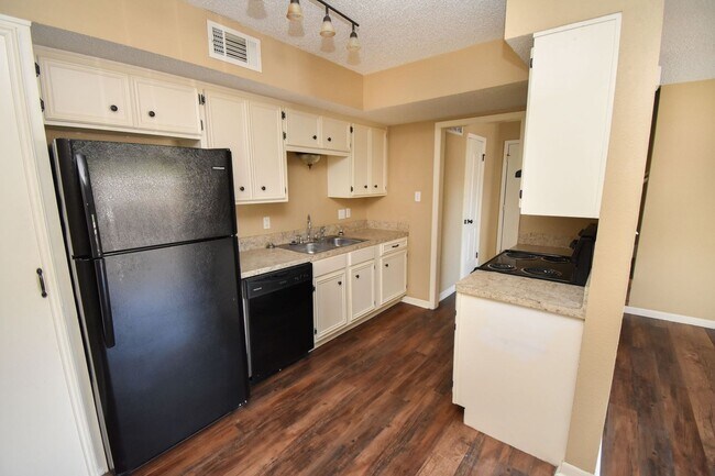 1913 Melrose Dr in Victoria, TX - Building Photo - Building Photo