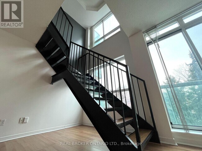 3 Ellesmere St in Richmond Hill, ON - Building Photo - Building Photo