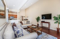 Beachfronter Townhome Apartments in Ventura, CA - Foto de edificio - Building Photo