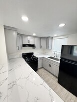 1117 E 4th St, Unit 7 in Long Beach, CA - Building Photo