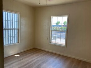 354 S Yosemite Ave in Oakdale, CA - Building Photo - Building Photo