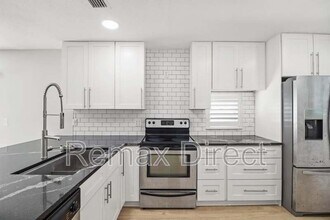 4722 Lakeside Cir in West Palm Beach, FL - Building Photo - Building Photo