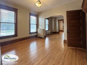 300 5th Ave NE in Minneapolis, MN - Building Photo - Building Photo