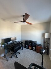 2010 S Holly St in Denver, CO - Foto de edificio - Building Photo