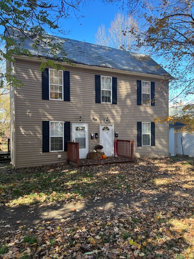 property at 404 W Poplar St