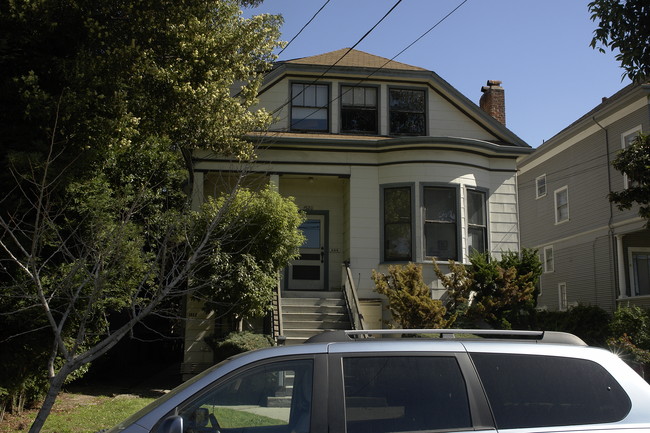 1518 Benton St in Alameda, CA - Foto de edificio - Building Photo