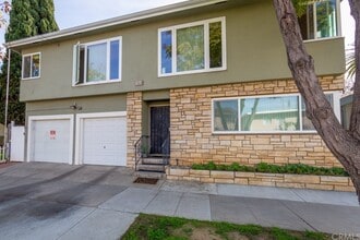 1808 E Appleton St, Unit 2 in Long Beach, CA - Foto de edificio - Building Photo