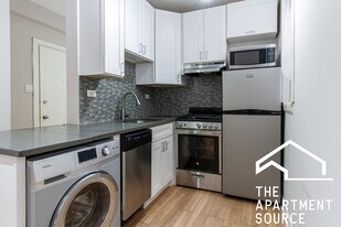 511 W Belmont Ave in Chicago, IL - Building Photo