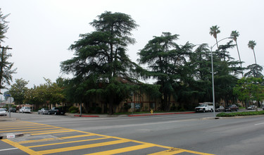 Sherman Pines in Van Nuys, CA - Building Photo - Building Photo