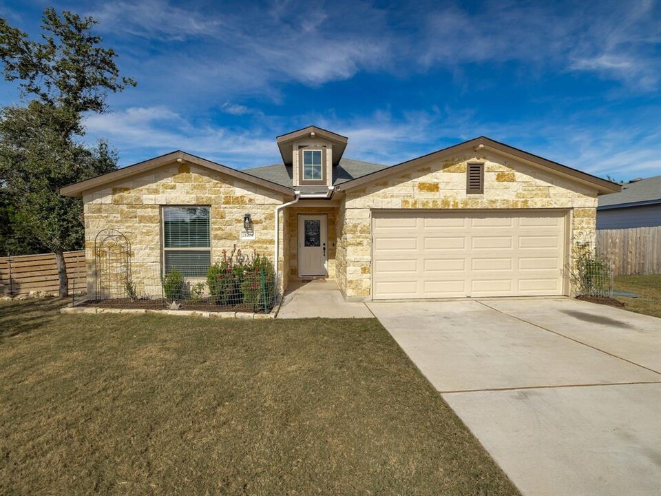 21704 Crystal Way in Leander, TX - Building Photo