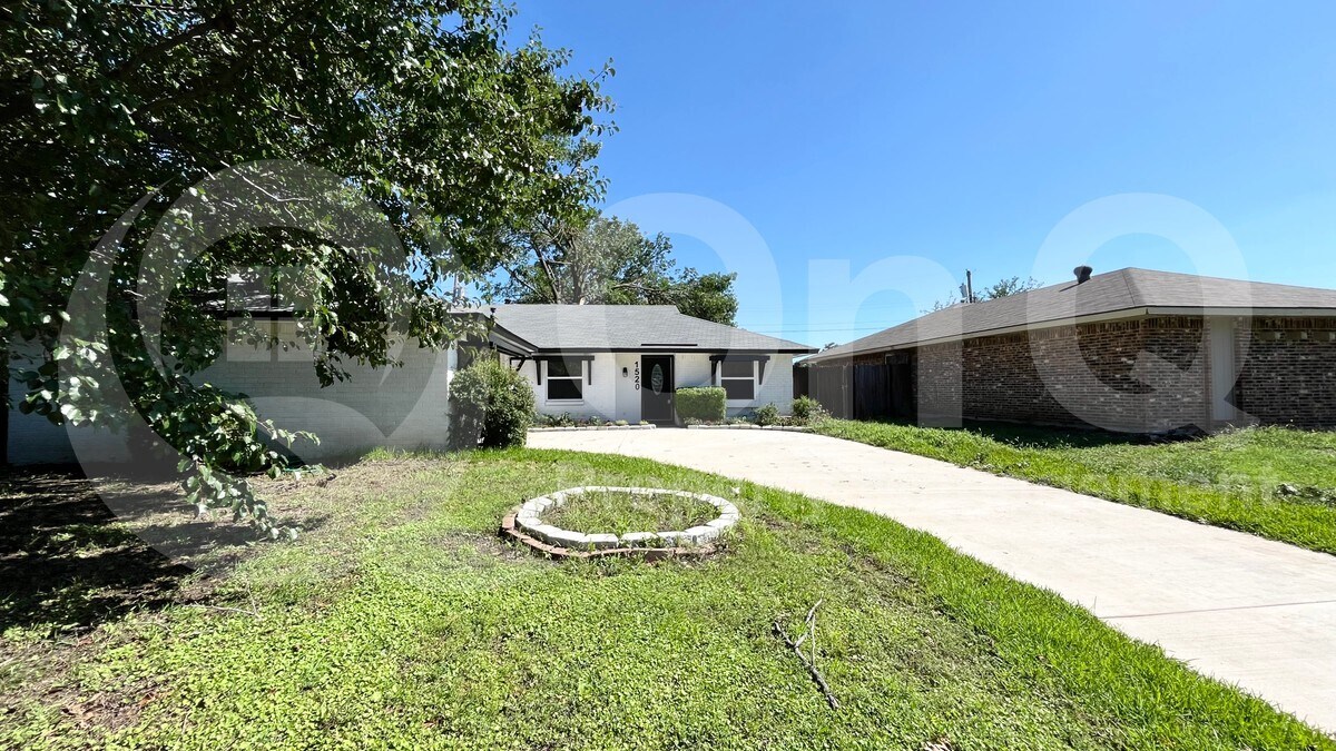 1520 Armstrong Dr in Plano, TX - Building Photo