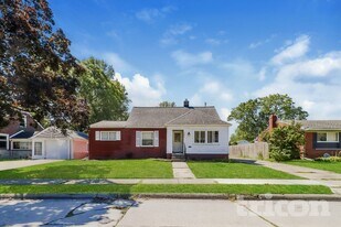 22030 Harper Lake Ave in St. Clair Shores, MI - Building Photo