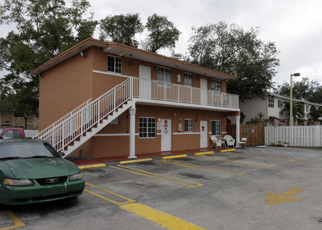 Kendall Oaks Apartments in Miami, FL - Building Photo - Building Photo