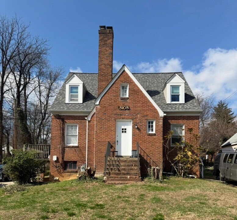 8108 Greenwood Ave in Takoma Park, MD - Building Photo