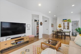 2350 W Charleston St in Chicago, IL - Building Photo - Building Photo