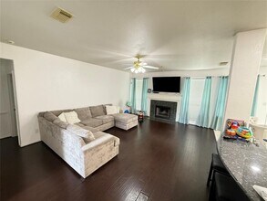 9231 Buffalo Bend Ln in Houston, TX - Foto de edificio - Building Photo