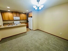 10833 Kingsfield Ln in Woodbury, MN - Building Photo - Building Photo