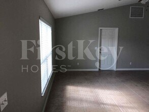 11986 Booth Ave in Port Charlotte, FL - Foto de edificio - Building Photo