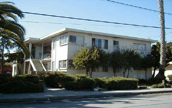 1560 Regent St in Redwood City, CA - Building Photo - Building Photo