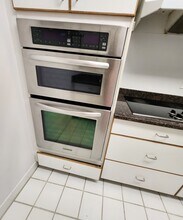61 Rosemary St, Unit 100 in Needham, MA - Foto de edificio - Building Photo