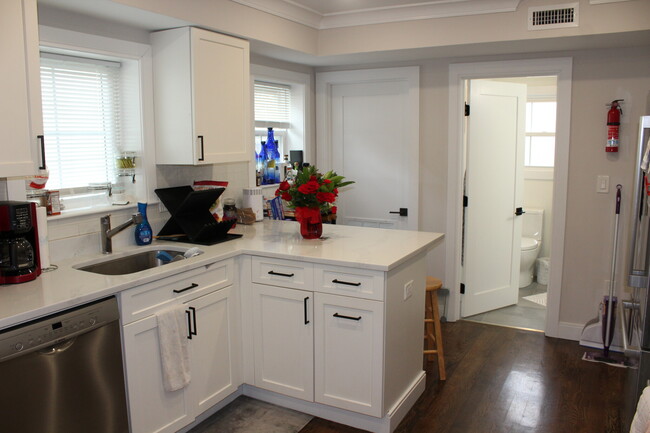 15 Pomeroy St, Unit HOUSE in Boston, MA - Building Photo - Building Photo