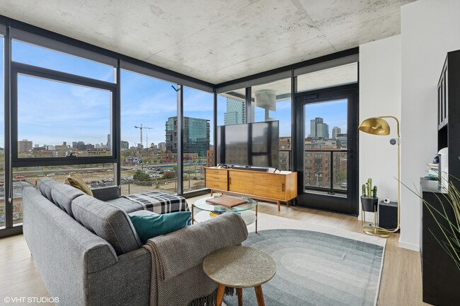 225 N Elizabeth St in Chicago, IL - Building Photo - Building Photo