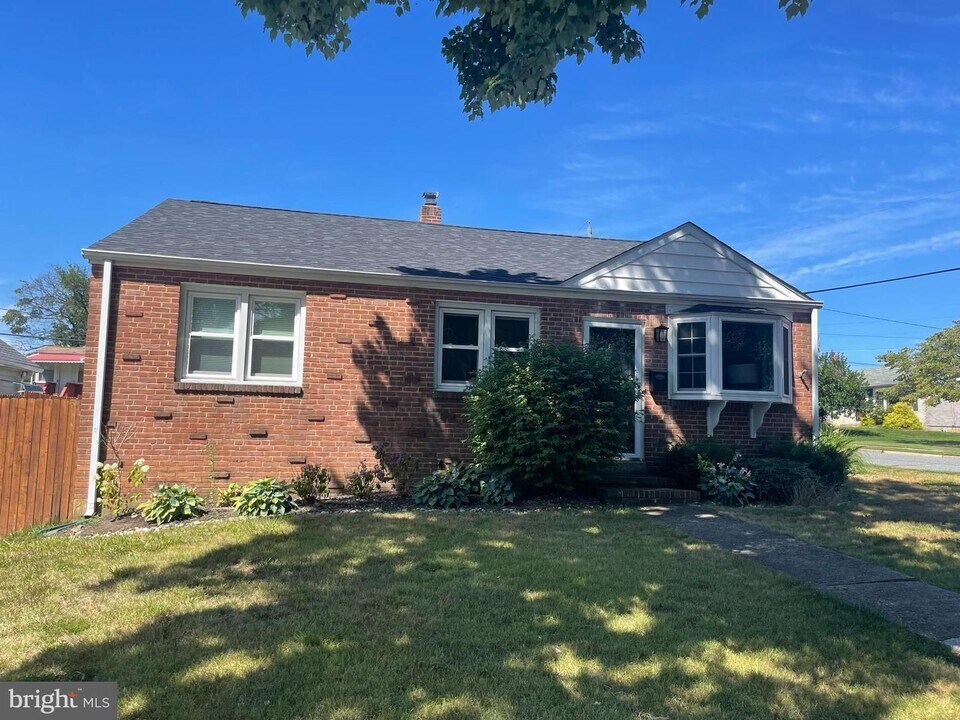 201 Rosemont Dr in Wilmington, DE - Building Photo