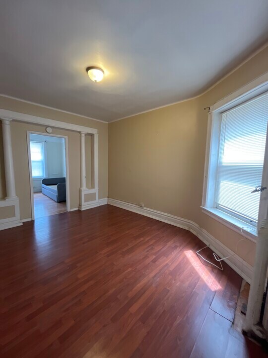 125 Manhattan Ave, Unit 1 in Jersey City, NJ - Building Photo
