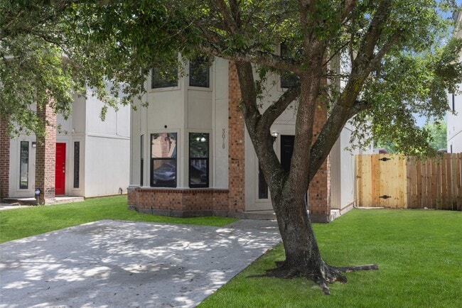 property at 3016 La Estancia Ln