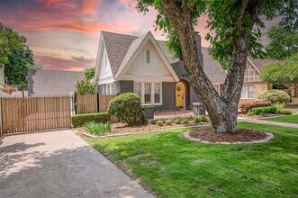 2528 Cockrell Ave in Fort Worth, TX - Building Photo - Building Photo