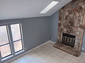 8015 Tiburon Cir in Charlotte, NC - Foto de edificio - Building Photo