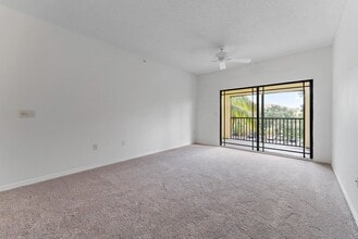 2727 Anzio Ct, Unit 301 in Palm Beach Gardens, FL - Foto de edificio - Building Photo