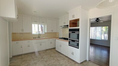 5130 Savannah St in San Diego, CA - Building Photo - Building Photo