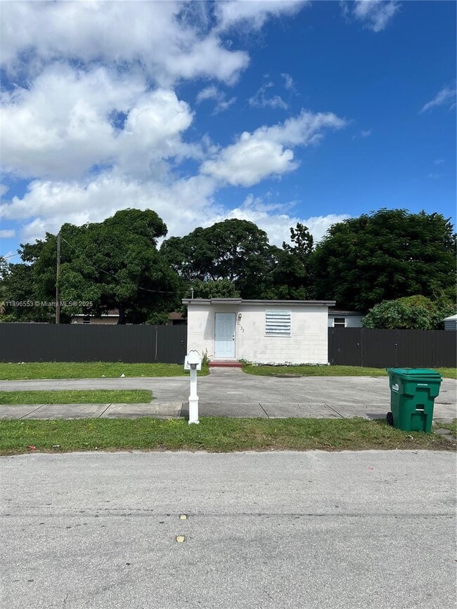 property at 10133 W Jessamine St