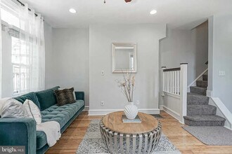 217 Shurs Ln in Philadelphia, PA - Building Photo - Building Photo