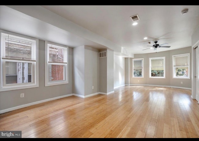 109 W Logan St in Philadelphia, PA - Building Photo - Building Photo