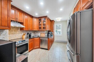 83-23 160th St in Queens, NY - Building Photo - Building Photo