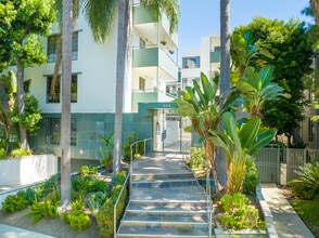 454 N Oakhurst Dr in Beverly Hills, CA - Foto de edificio - Building Photo