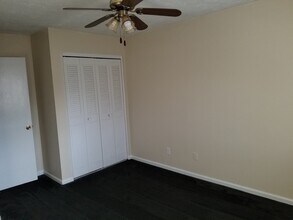 3710 Noblitt Dr-Unit -2 in Louisville, KY - Building Photo - Building Photo