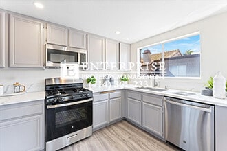 2432 Moon Dust Dr in Chino Hills, CA - Foto de edificio - Building Photo