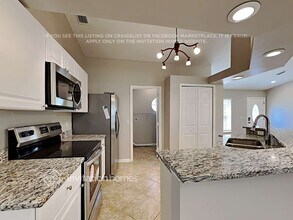 5953 NW Brenda Cir in Port St. Lucie, FL - Foto de edificio - Building Photo