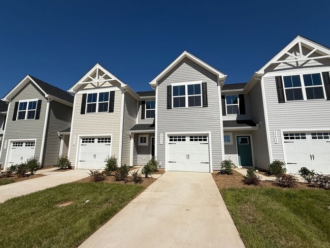 3903 15th St Dr NE in Hickory, NC - Building Photo - Building Photo