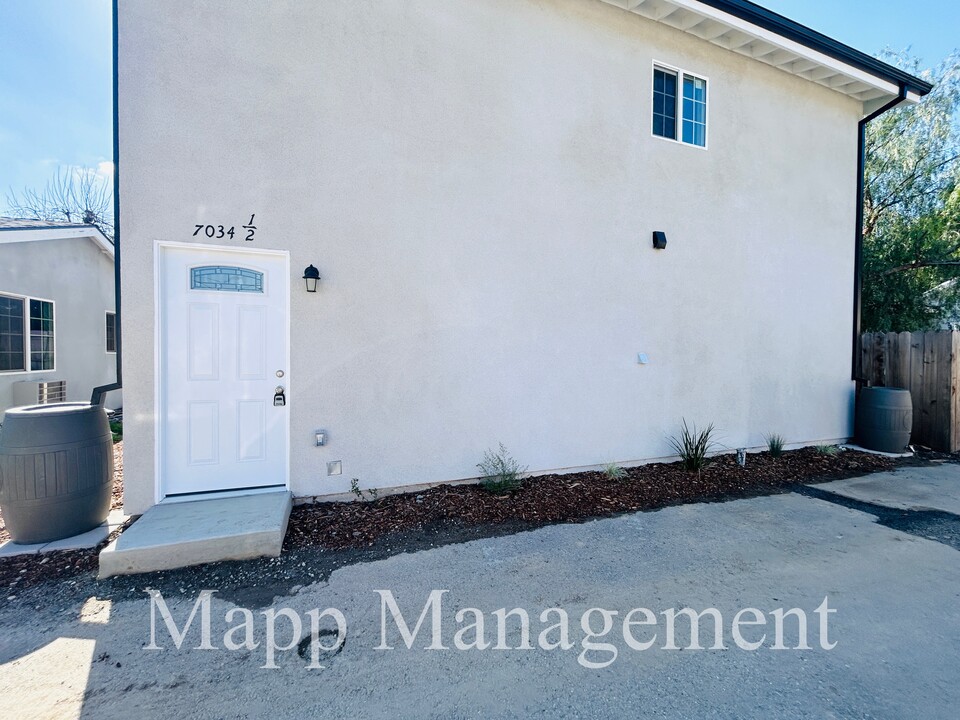 7034 Yolanda Ave in Reseda, CA - Building Photo