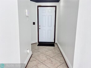 170 NW 207th Way in Pembroke Pines, FL - Building Photo - Building Photo